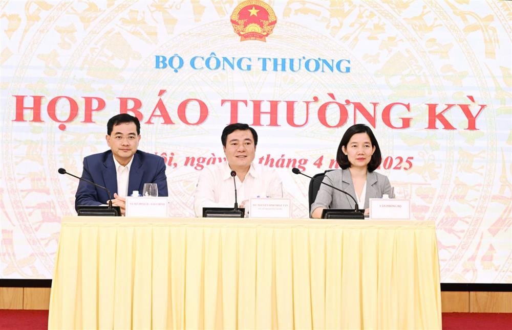 Sản xuất công nghiệp khởi sắc, xuất nhập khẩu vượt kỳ vọng trong quý I/2025